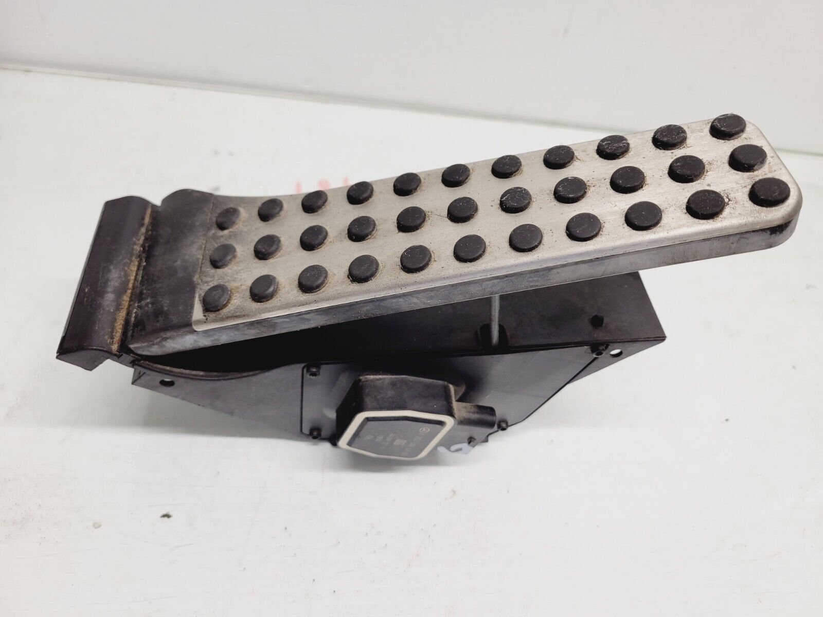 2012-2014 Mercedes C250 C350 Gas Accelerator Pedal OEM A2043000204