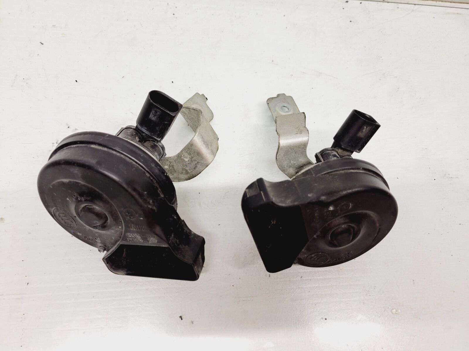 2012-2014 Mercedes C250 C350 High & Low Tone Pitch Horn Set OEM 0065428020