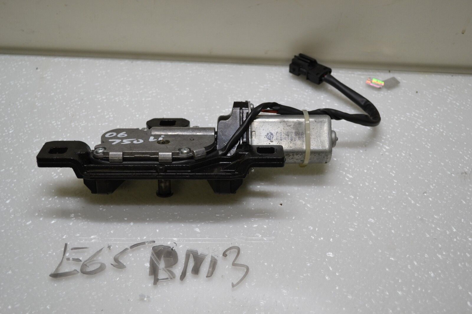 2006-2008 BMW 750Li 750I Trunk Lid Power Latch Actuator Motor 7014872