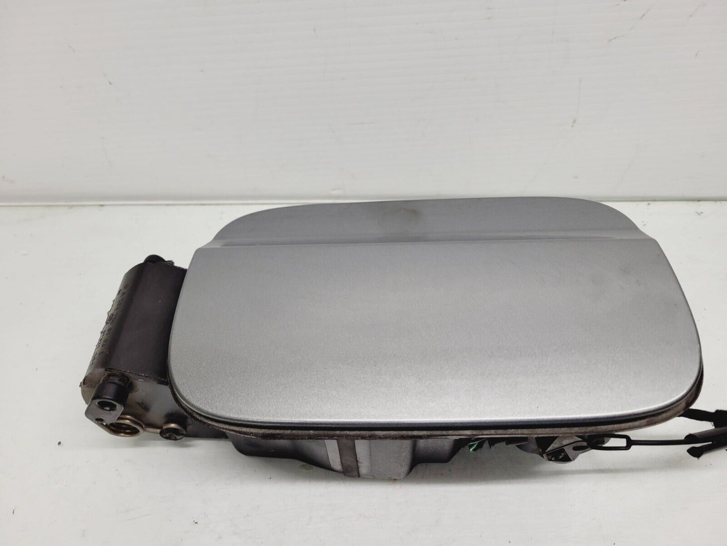 2012-2014 Mercedes C250 1.8L Sedan Fuel Tank Lid Cover OEM A2047500103