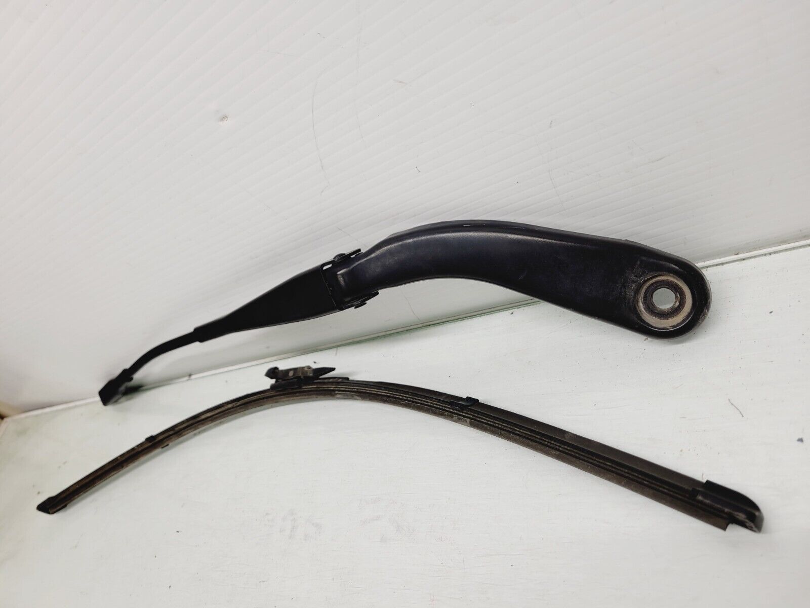 2016-2018 BMW 320I 330I 340I Left Windshield Wiper Arm Oem