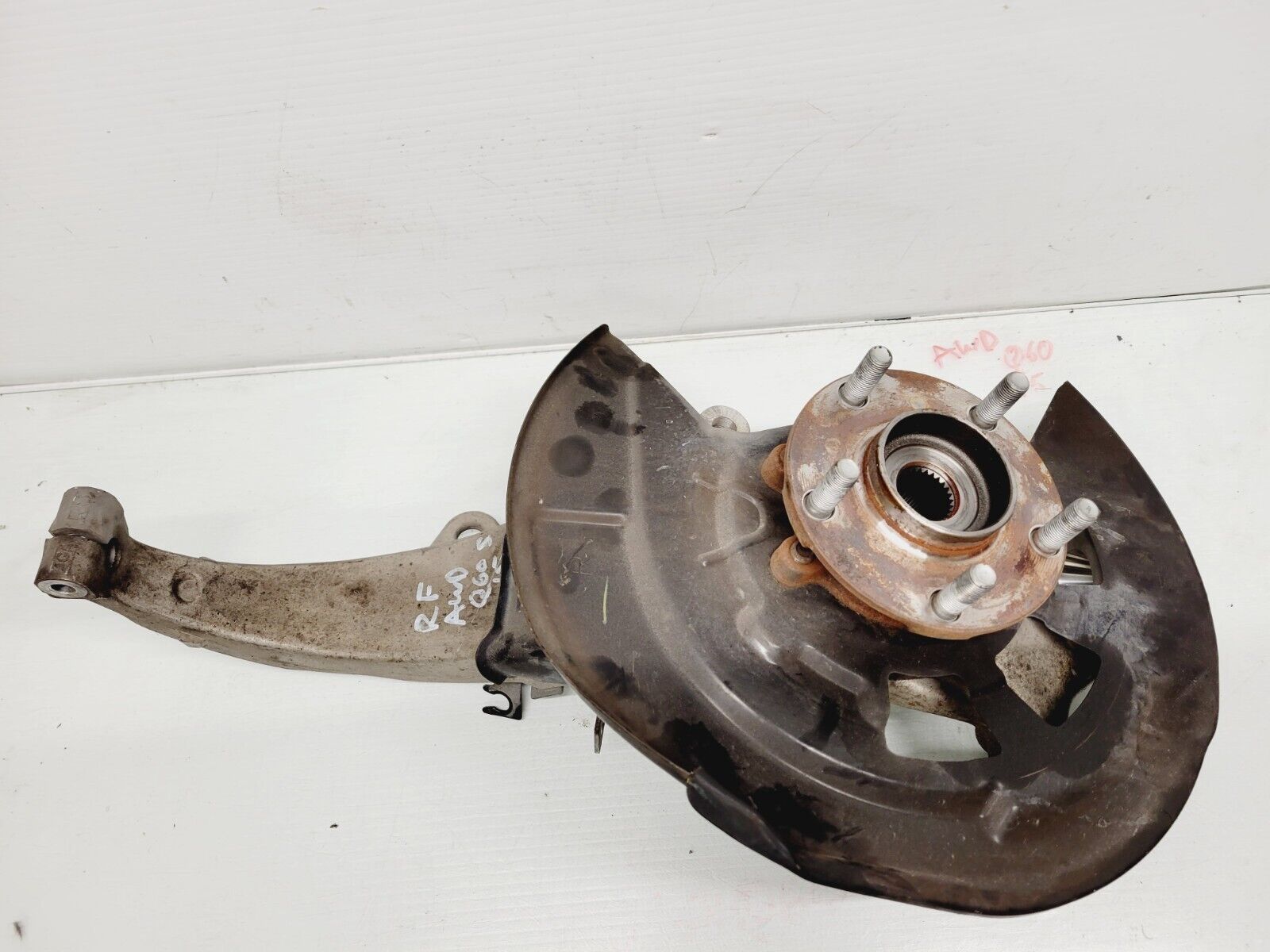 2014-2015 Infiniti Q60 Awd Right Front Spindle Knuckle Hub Oem