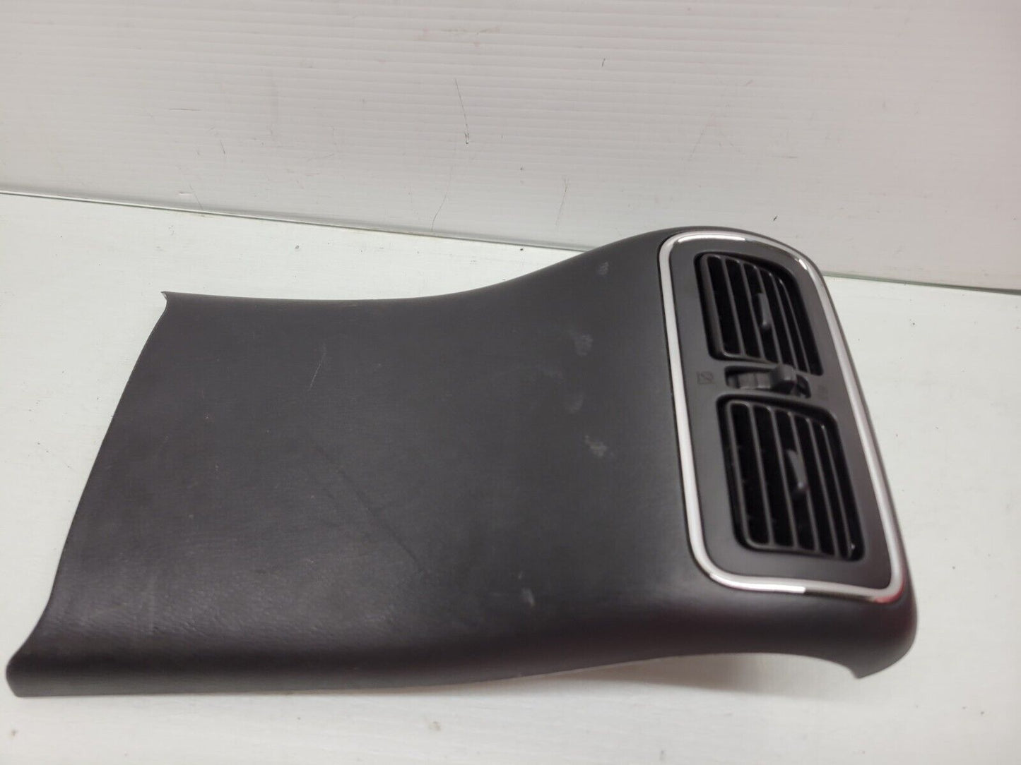 2014-2017 Infiniti Qx50 Rear Center Console Ac Vent Oem