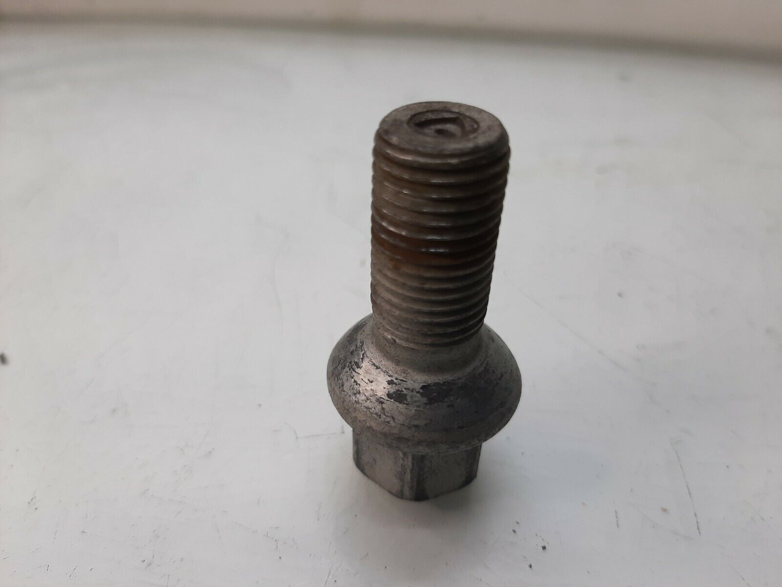 2008-2014 Mercedes C250 C300 C350 Lug Bolt Oem