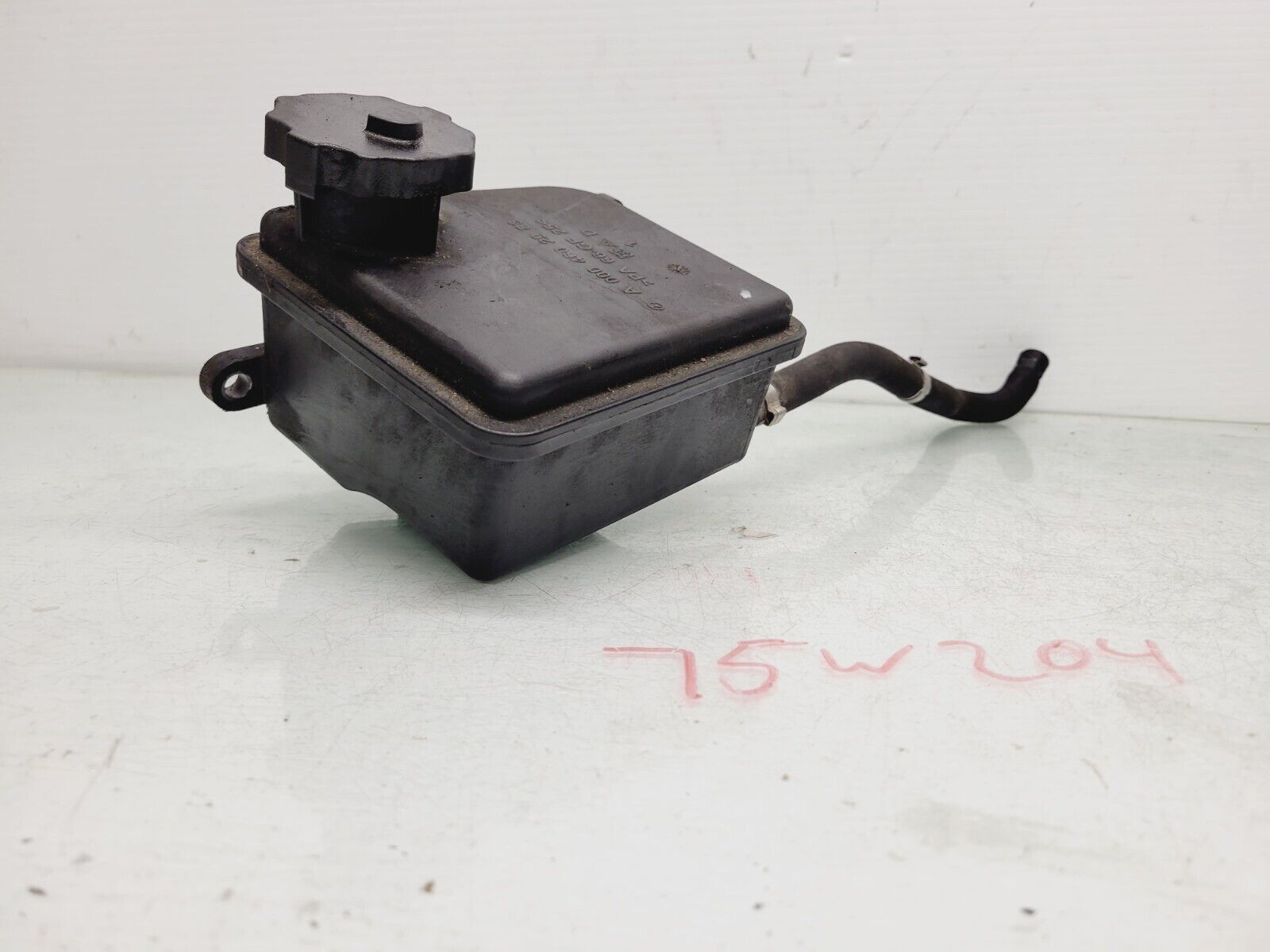 2012-2014 Mercedes C250 1.8L Power Steering Pump Reservoir Tank OEM A0004602983