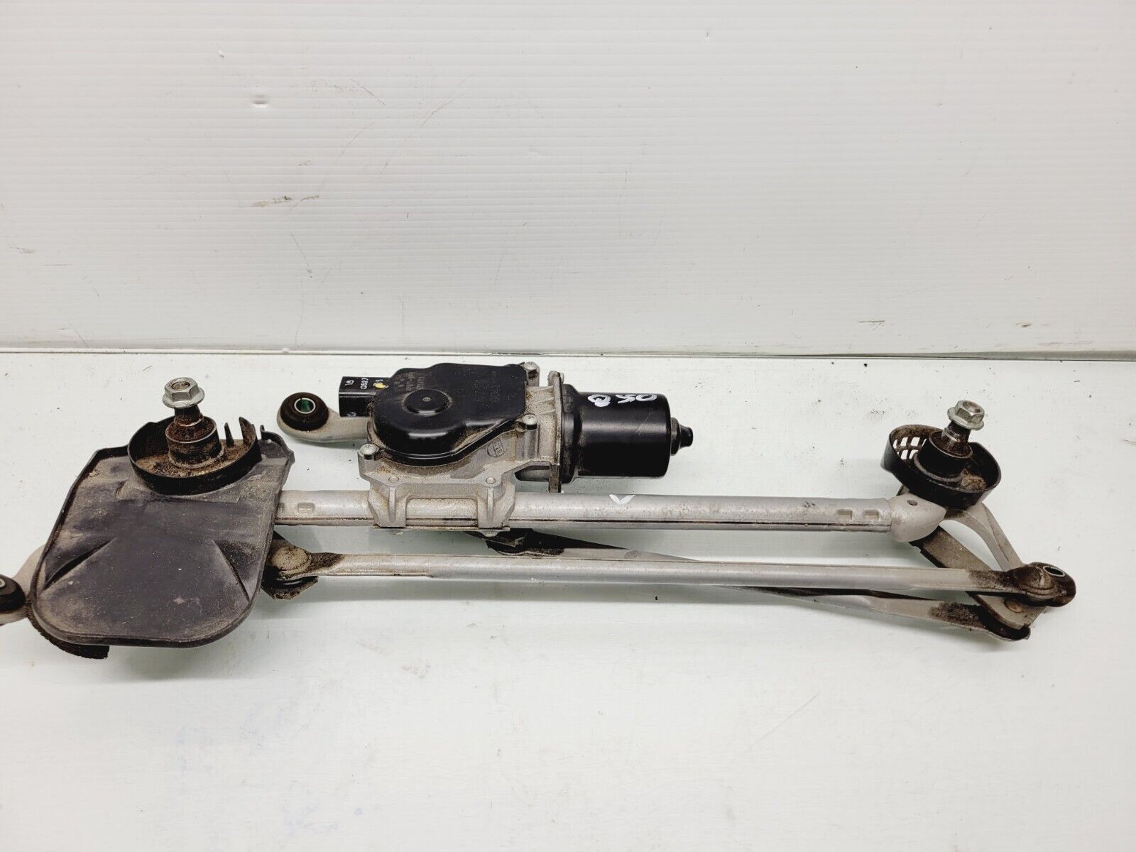 2014-2017 Infiniti Q50 Windshield Wiper Motor Mechanism