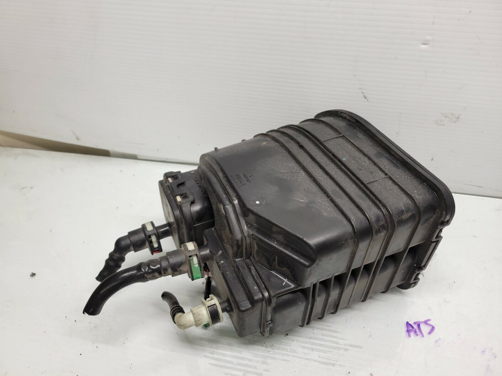 2013-2016 Cadillac Ats Fuel Vapor Charcoal Canister Oem