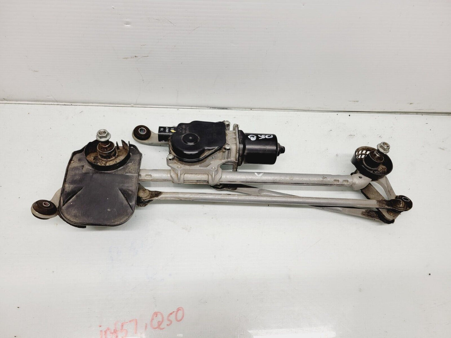 2014-2017 Infiniti Q50 Windshield Wiper Motor Mechanism