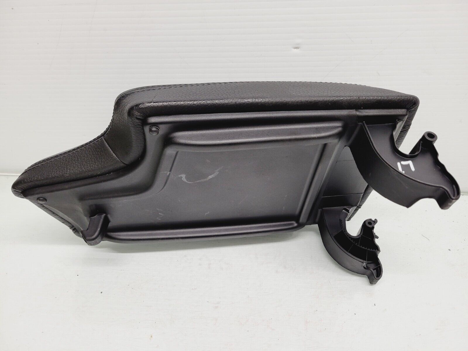 2016-2018 BMW 320I 330I 340I Console Armrest Black