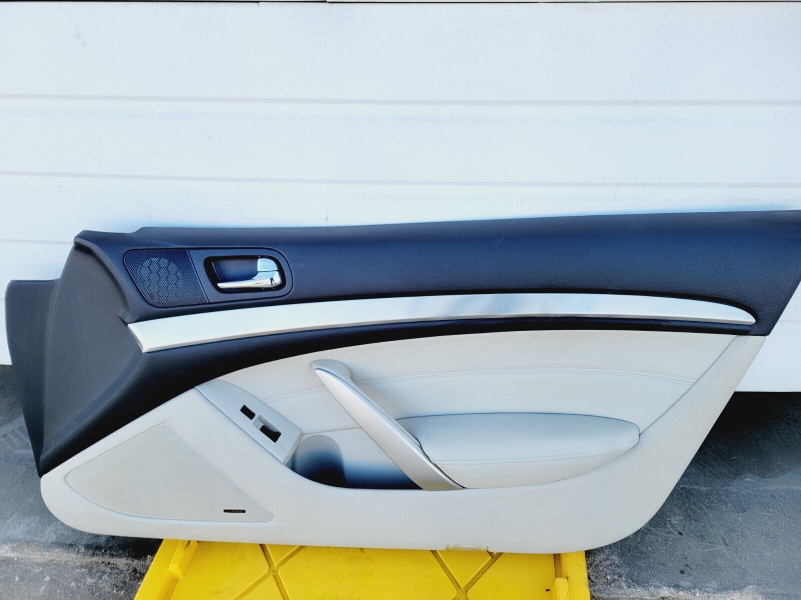 2014-2015 Infiniti Q60 Coupe Right Passenger Interior Door Panel Trim Oem