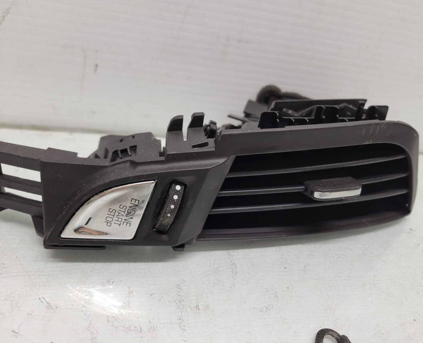 2013-2018 Cadillac Ats Center Ac Vent W Start Button 20932979