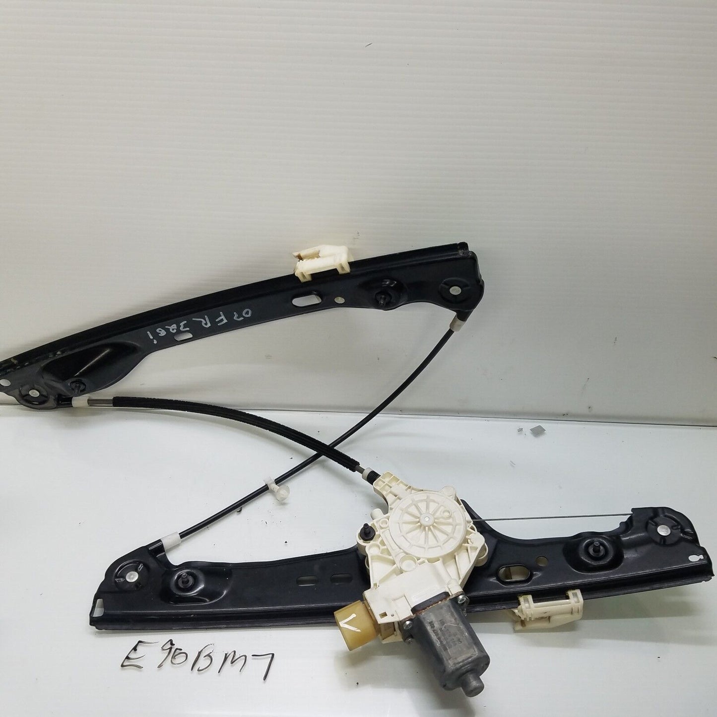 2007-2009 BMW 325 328I 330I E90 Front Right Window Regulator W/ Motor 6927028