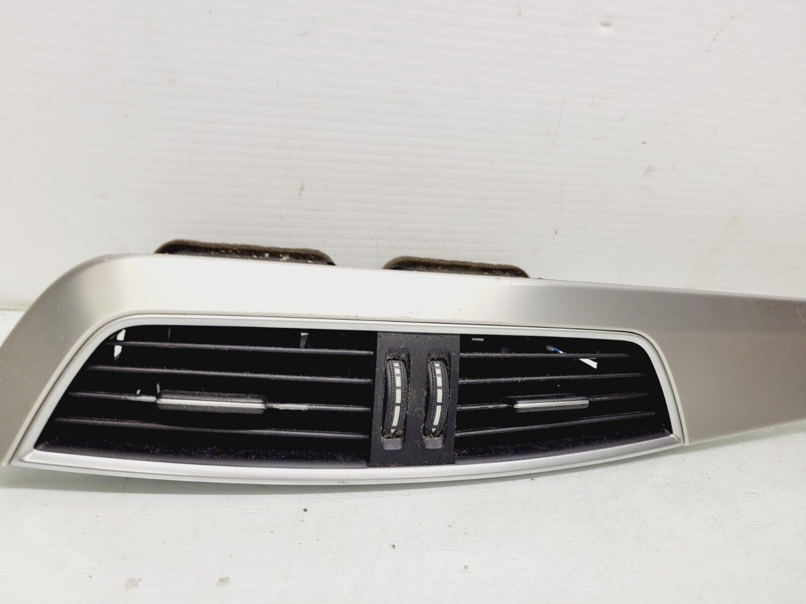 2012-2014 Mercedes C250 C350 C300 AC Center Air Vent Trim OEM 2048308154