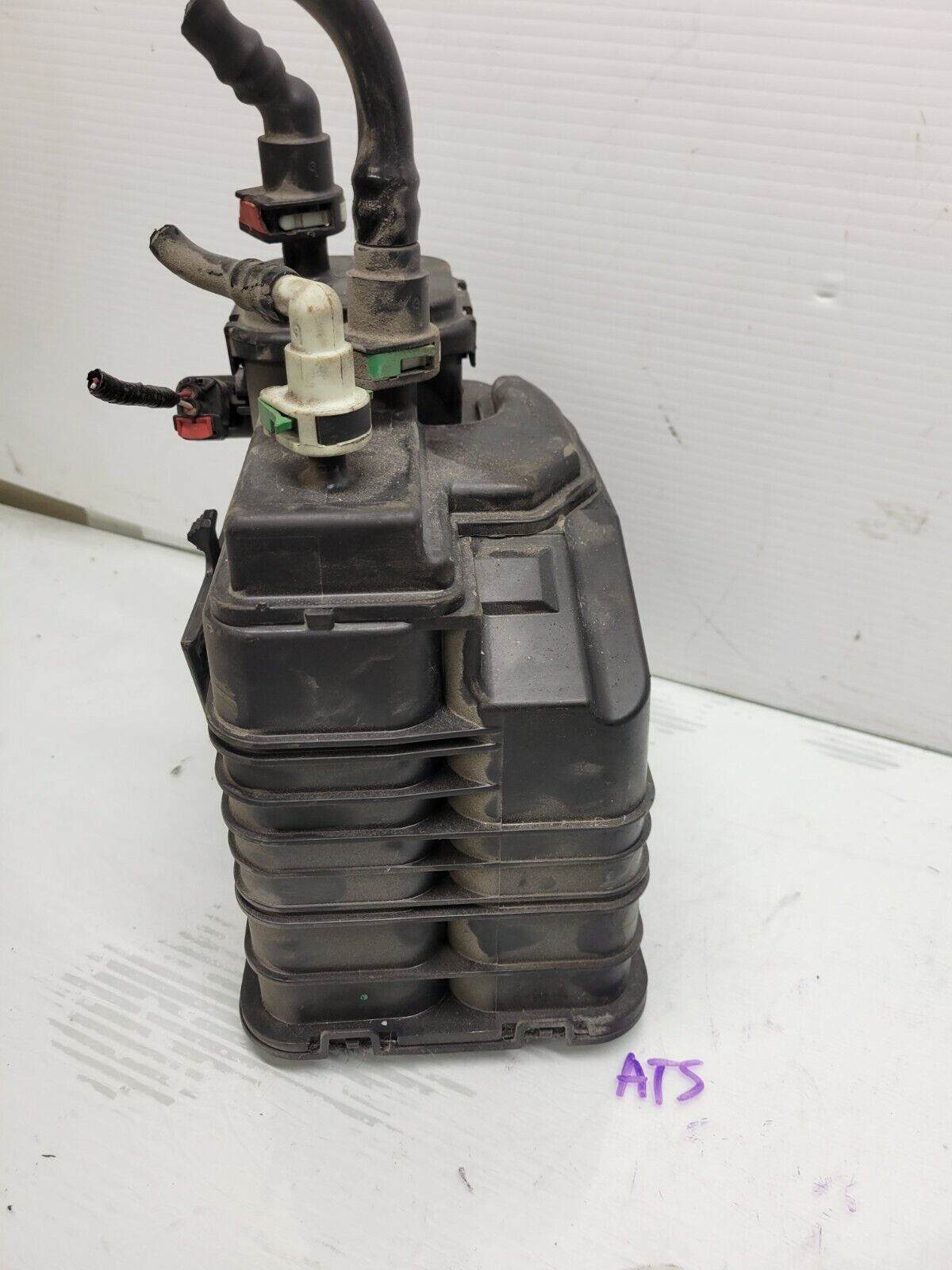 2013-2016 Cadillac Ats Fuel Vapor Charcoal Canister Oem