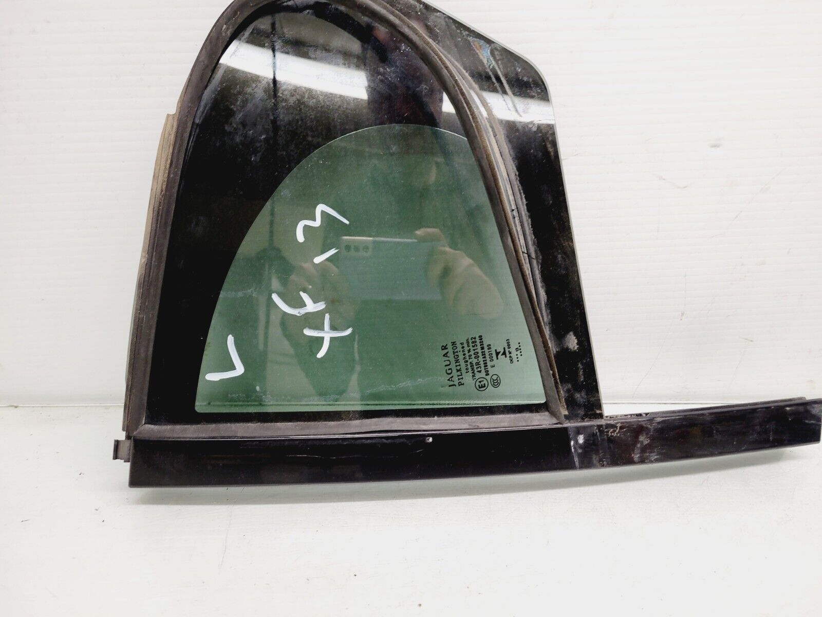 2012-2015 Jaguar Xf Driver Quarter Vent Glass