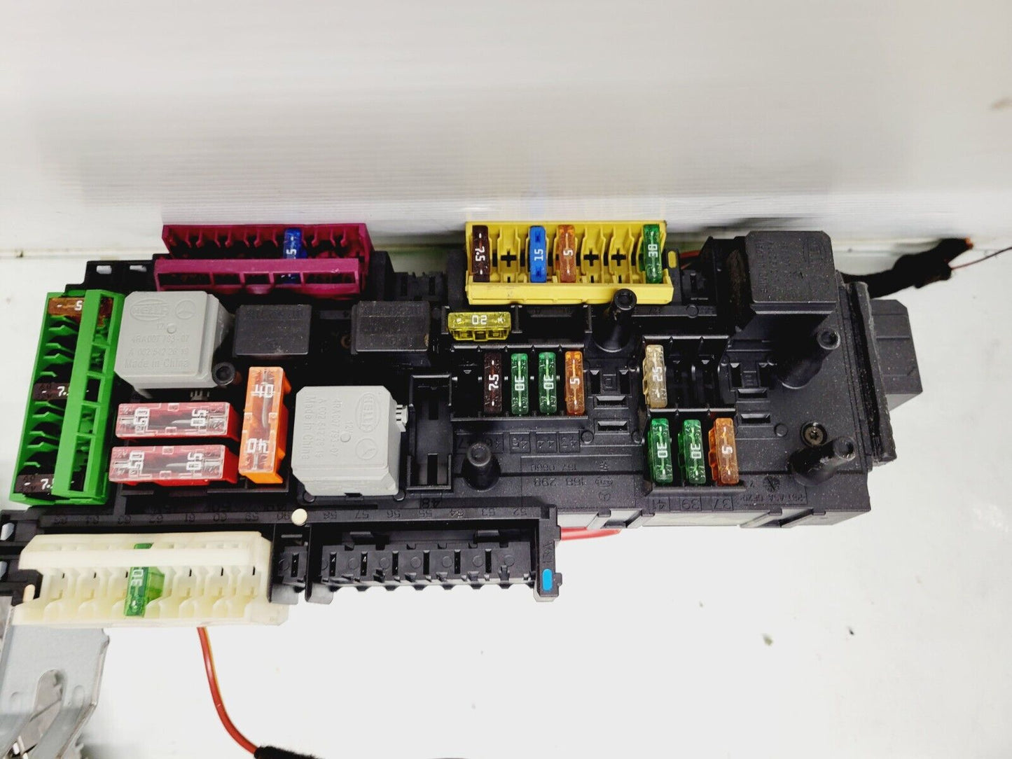 2012-2014 Mercedes C250 C350 C300 Rear SAM Module Fuse Box 2049060205