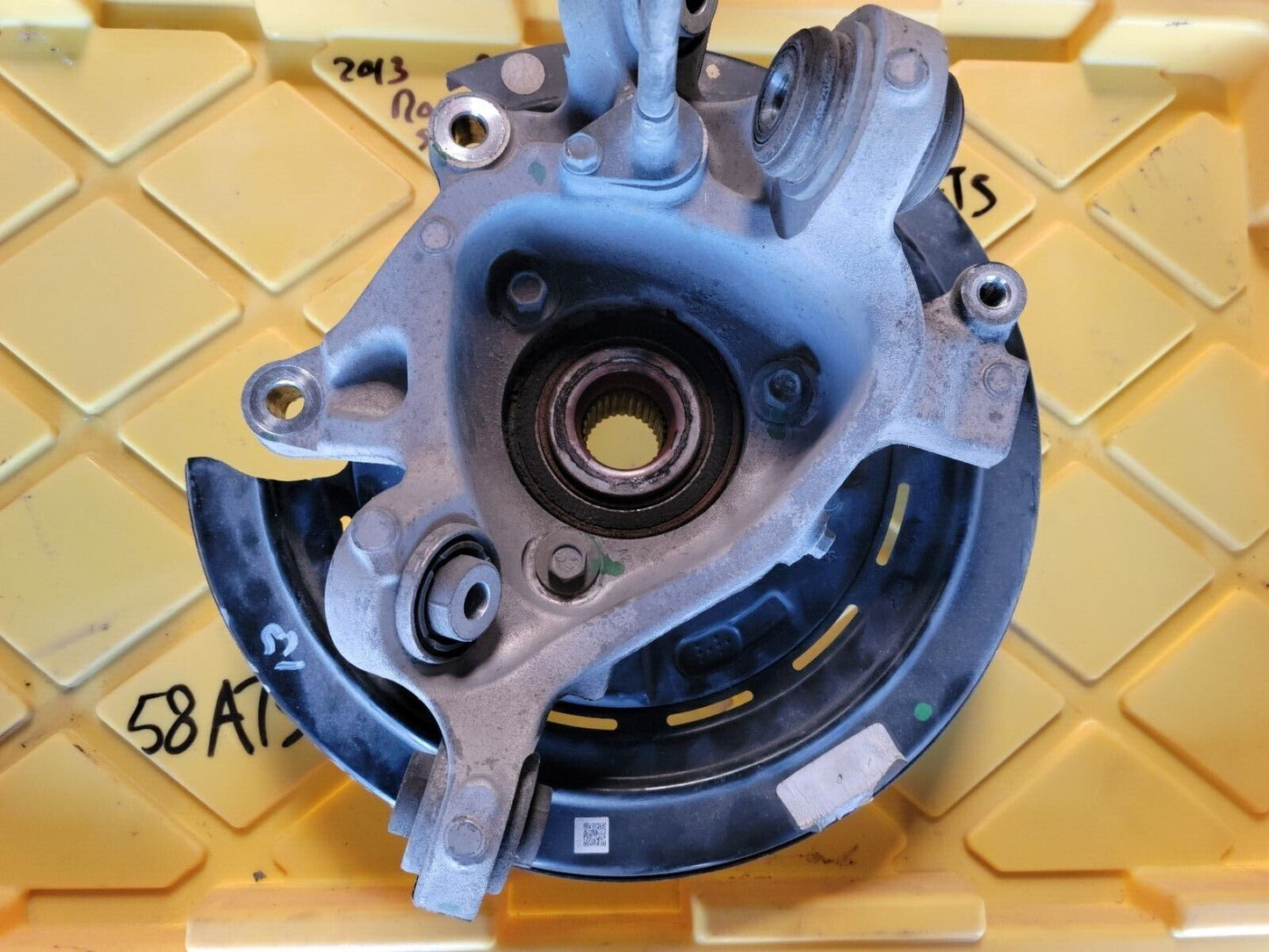 2013-2016 Cadillac Ats Rwd Left Rear Spindle Knuckle Hub Oem