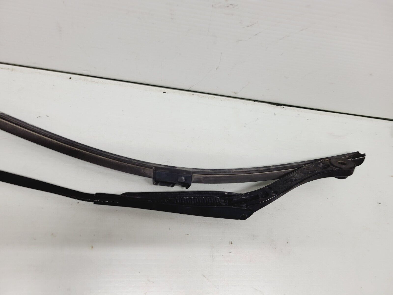 2012-2014 Mercedes C250 C350 Driver Windshield Wiper Arm OEM A2048200044