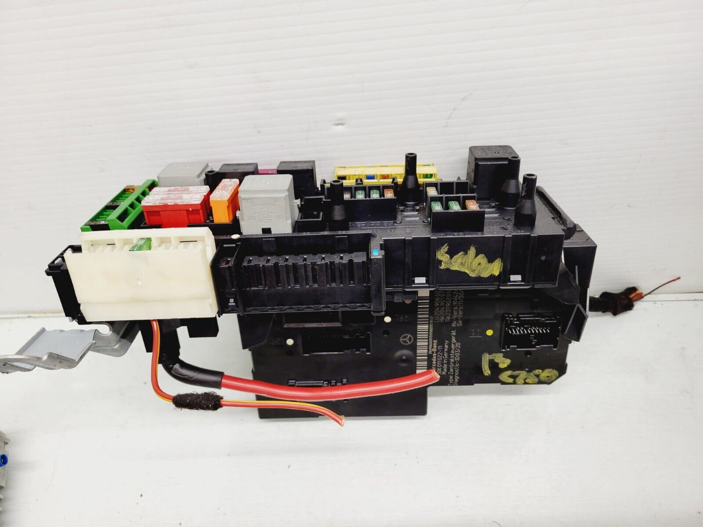 2012-2014 Mercedes C250 C350 C300 Rear SAM Module Fuse Box 2049060205