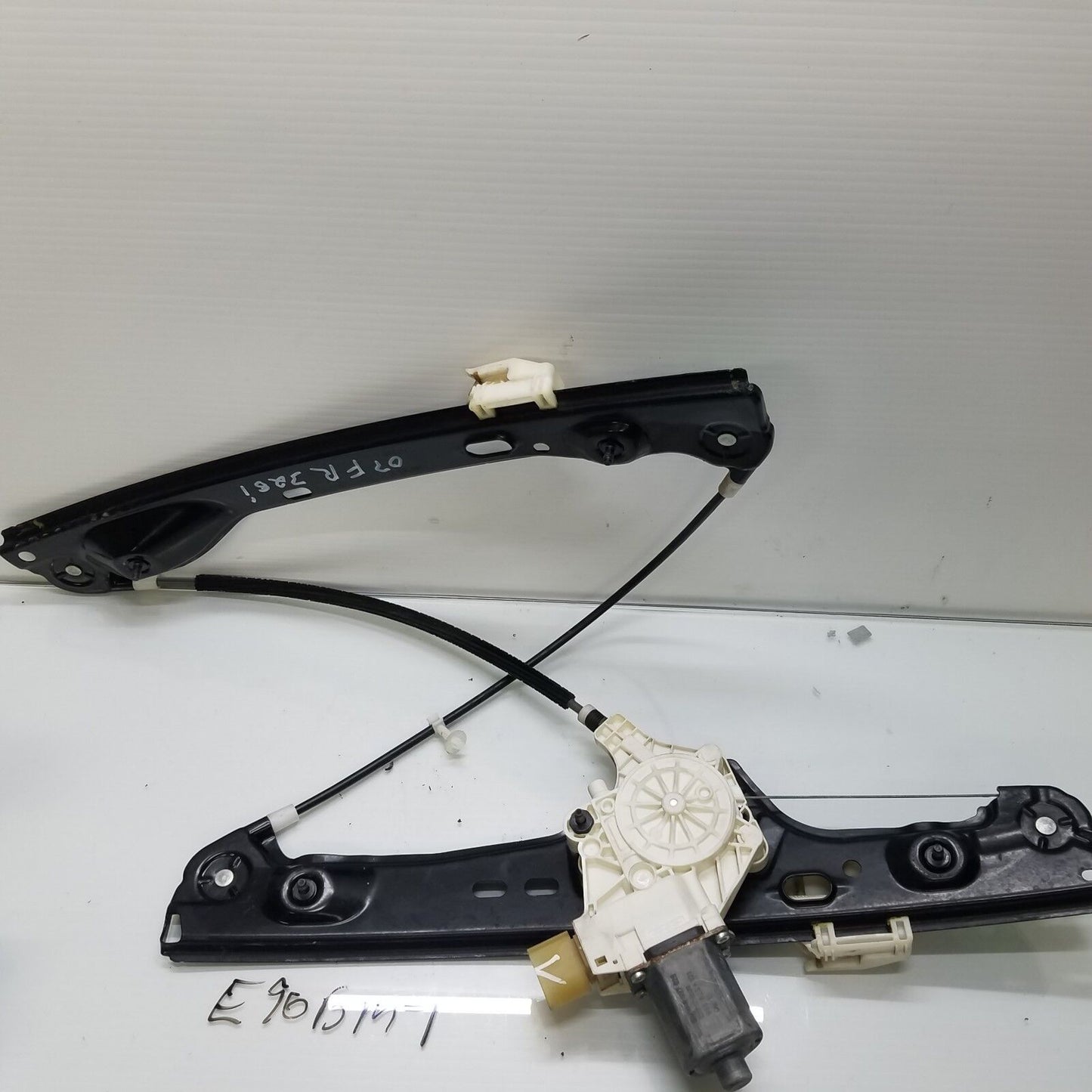 2007-2009 BMW 325 328I 330I E90 Front Right Window Regulator W/ Motor 6927028