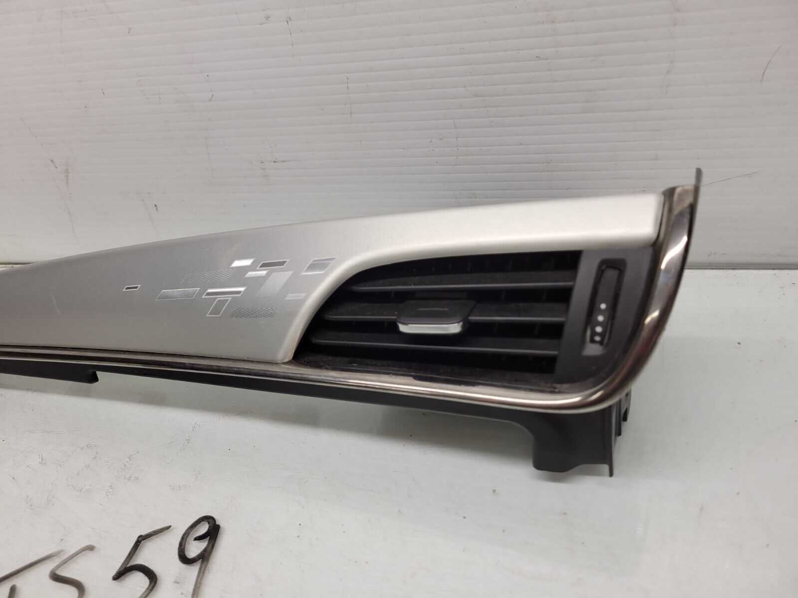 2013-2018 Cadillac Ats Passenger Dash Trim W Vent