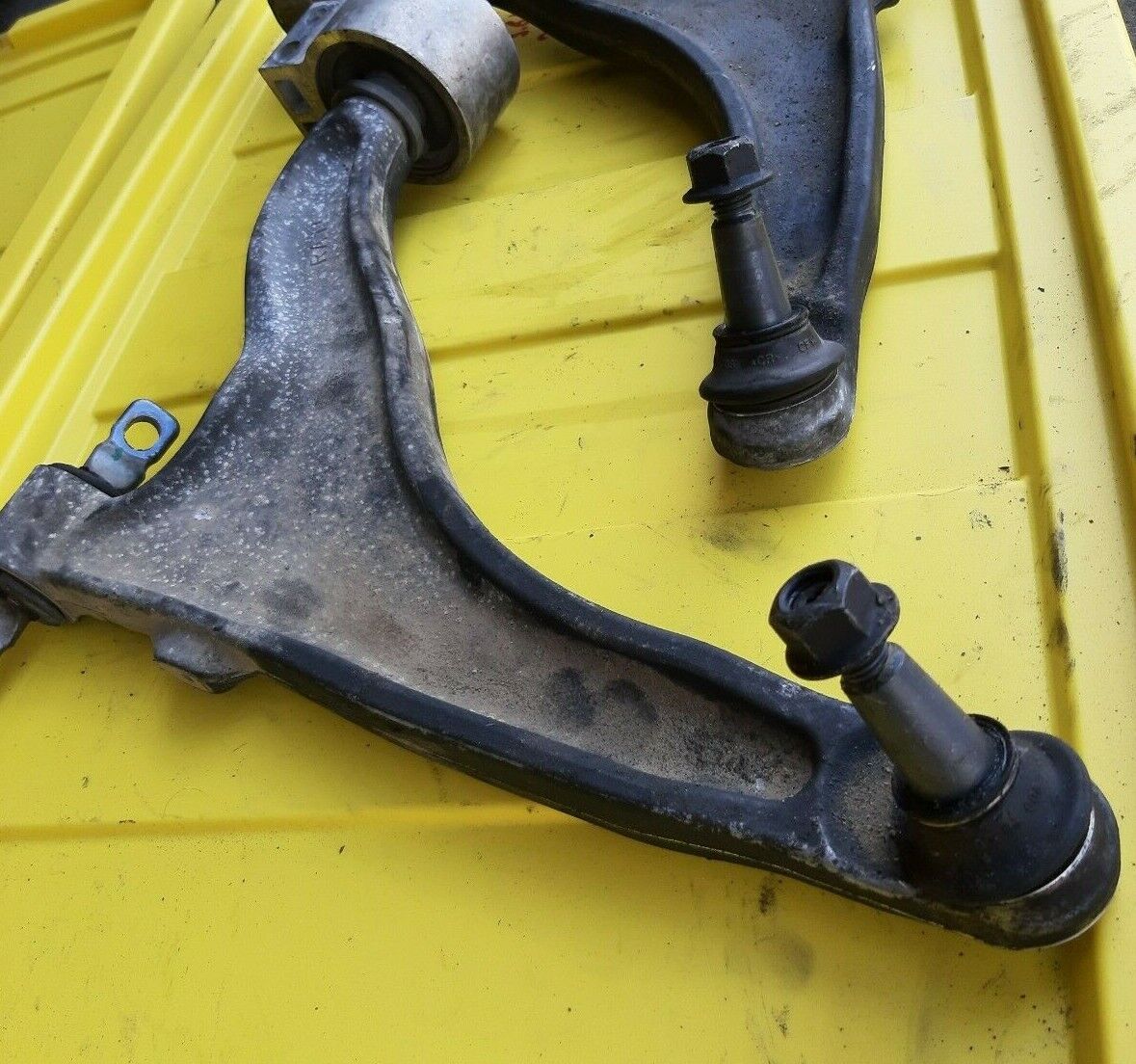 2010-2016 Cadillac Srx Front Right Lower Control Arm Oem