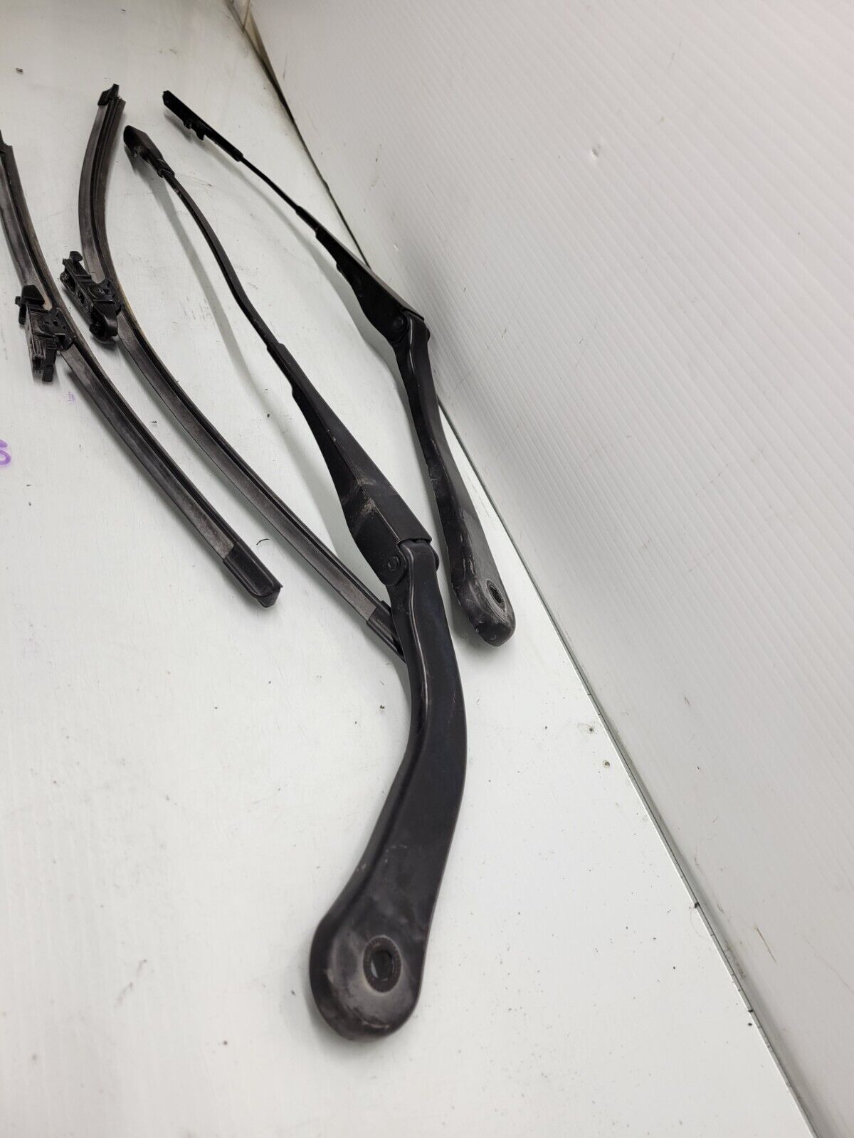 2007-2011 BMW 328I 335I Front Windshield Wiper Arm Pair Oem