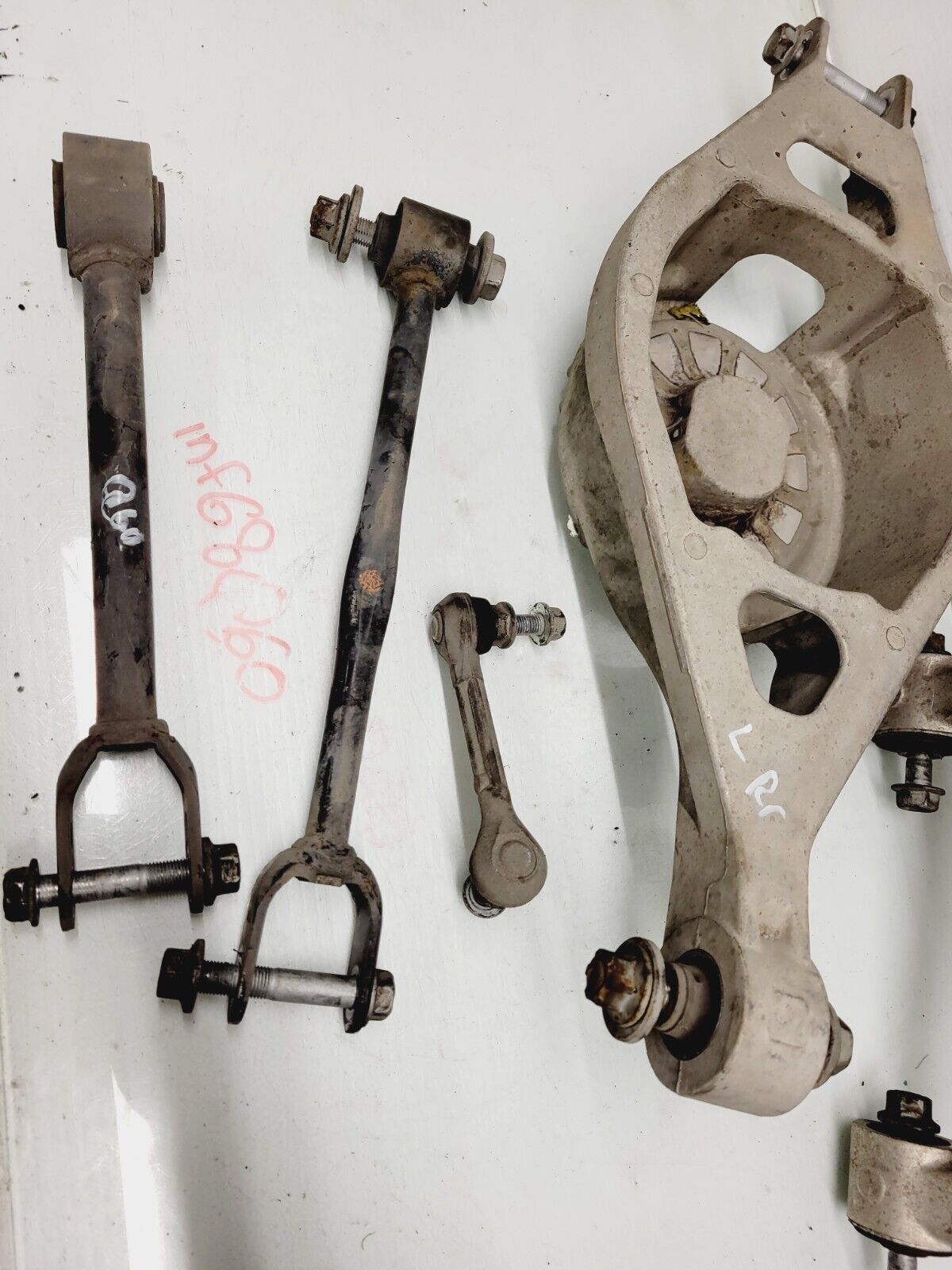 2014-2015 Infiniti Q60 Awd Left Rear Control Arm Set Oem