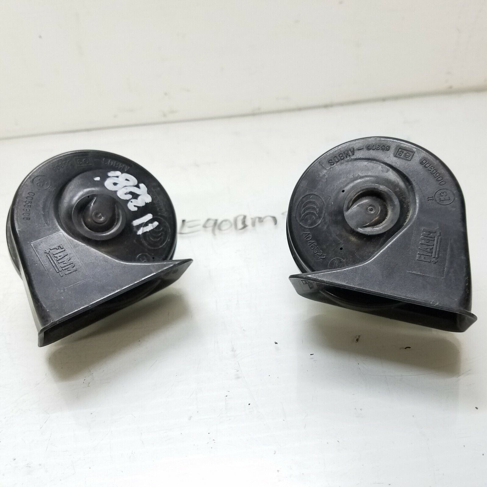 2009-2011 BMW 328I 335I High Low Tone Pitch Horn Pair Oem