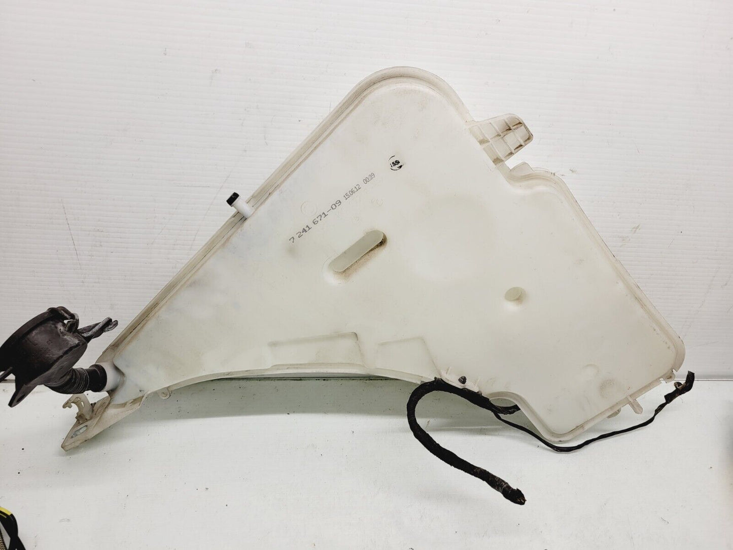 2012-2016 BMW 328I F30 Windshield Washer Reservoir Tank W Pump Oem