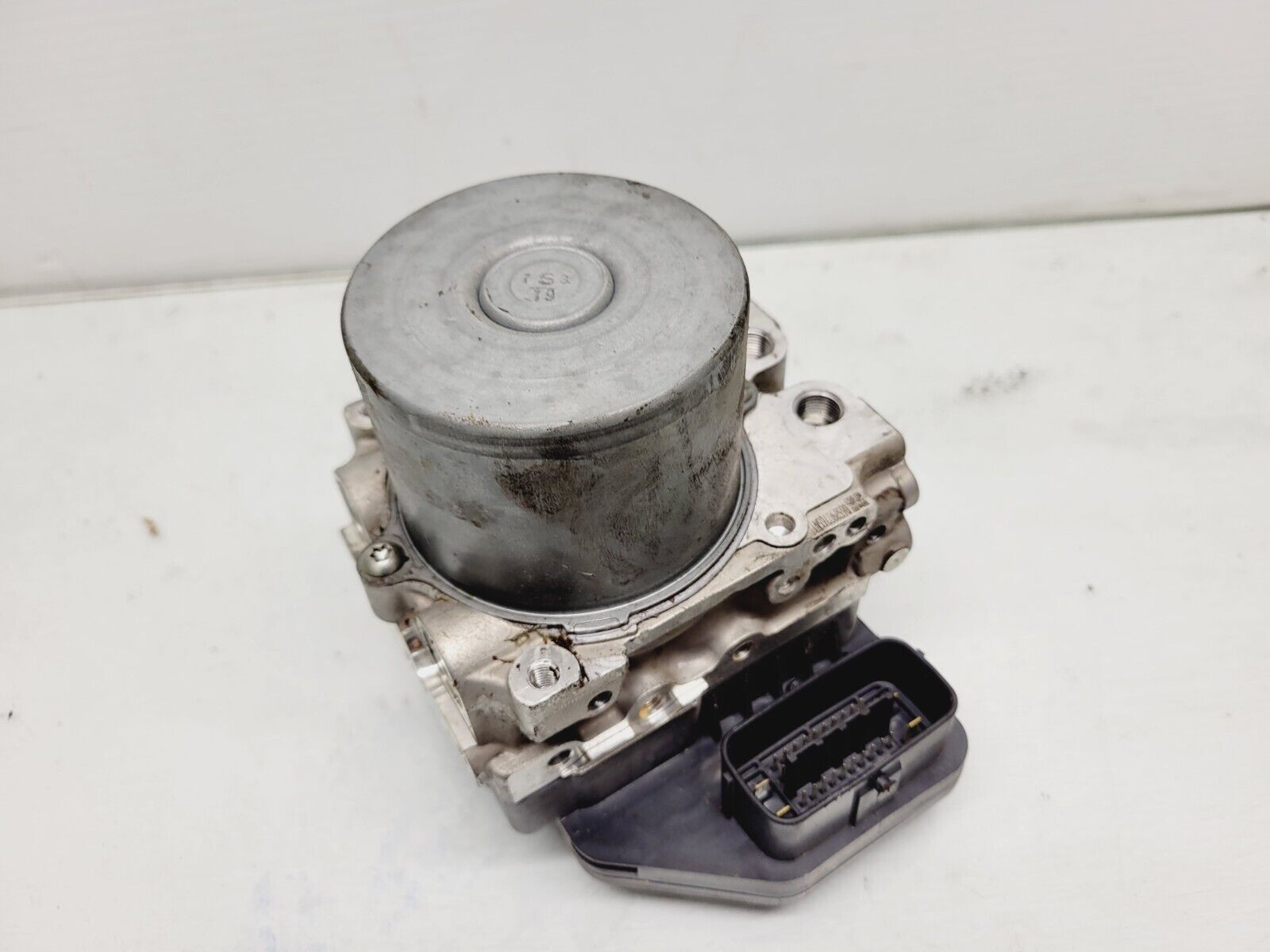 2014-2017 Infiniti Q50 Abs Brake Module Pump Awd 476604Ge1D