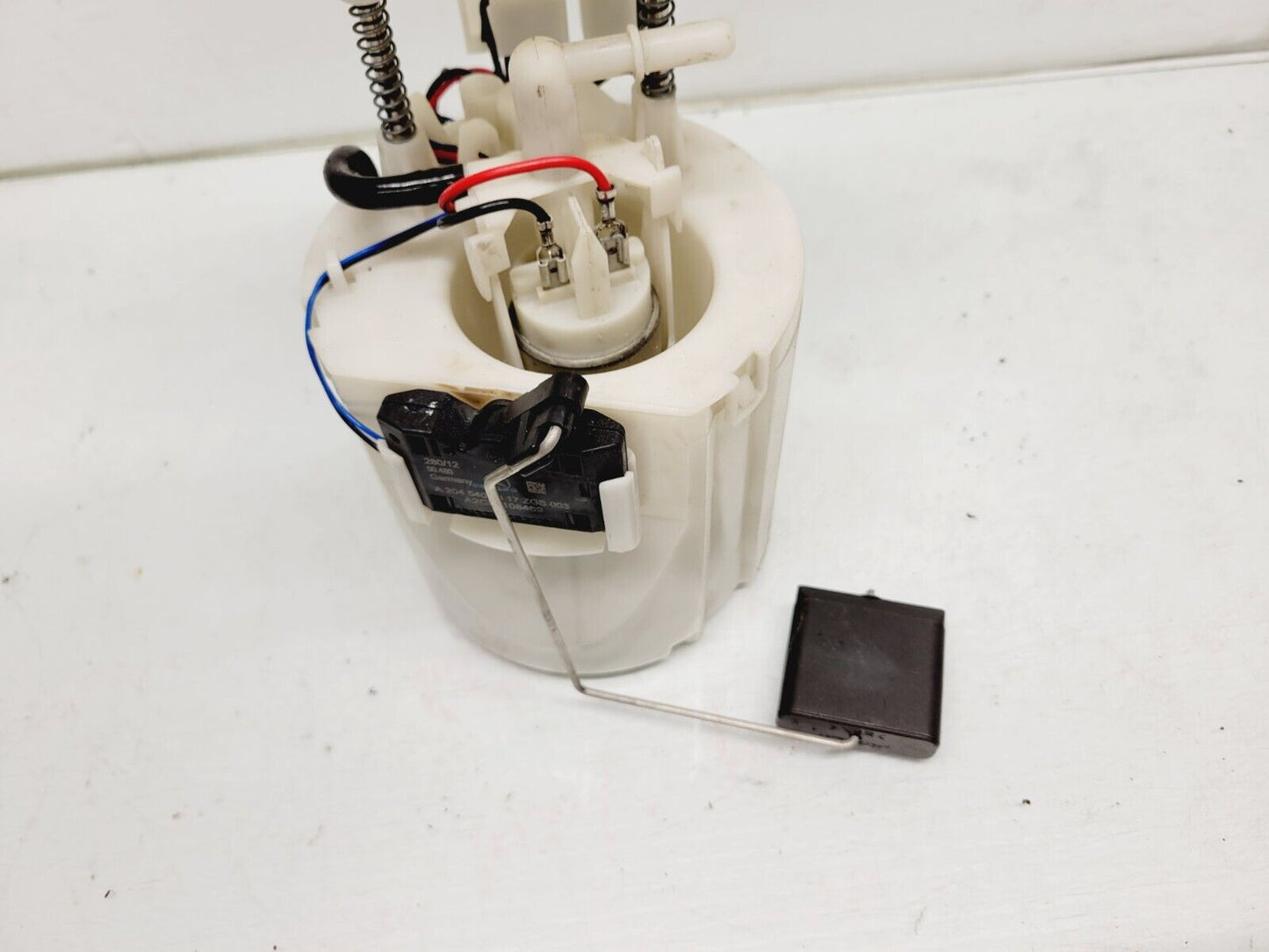 2012-2014 Mercedes C250 Fuel Pump 2044700294