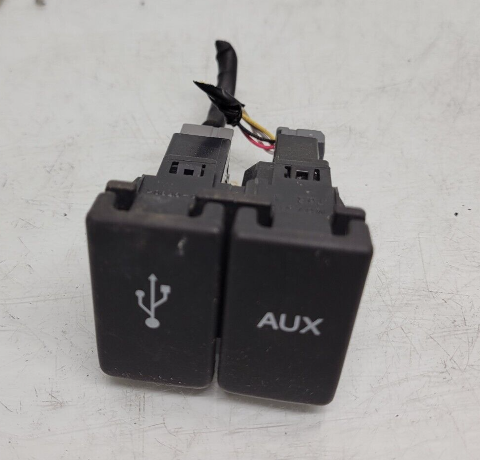 2016-2018 Acura Rdx Center Console Usb Aux Port Oem