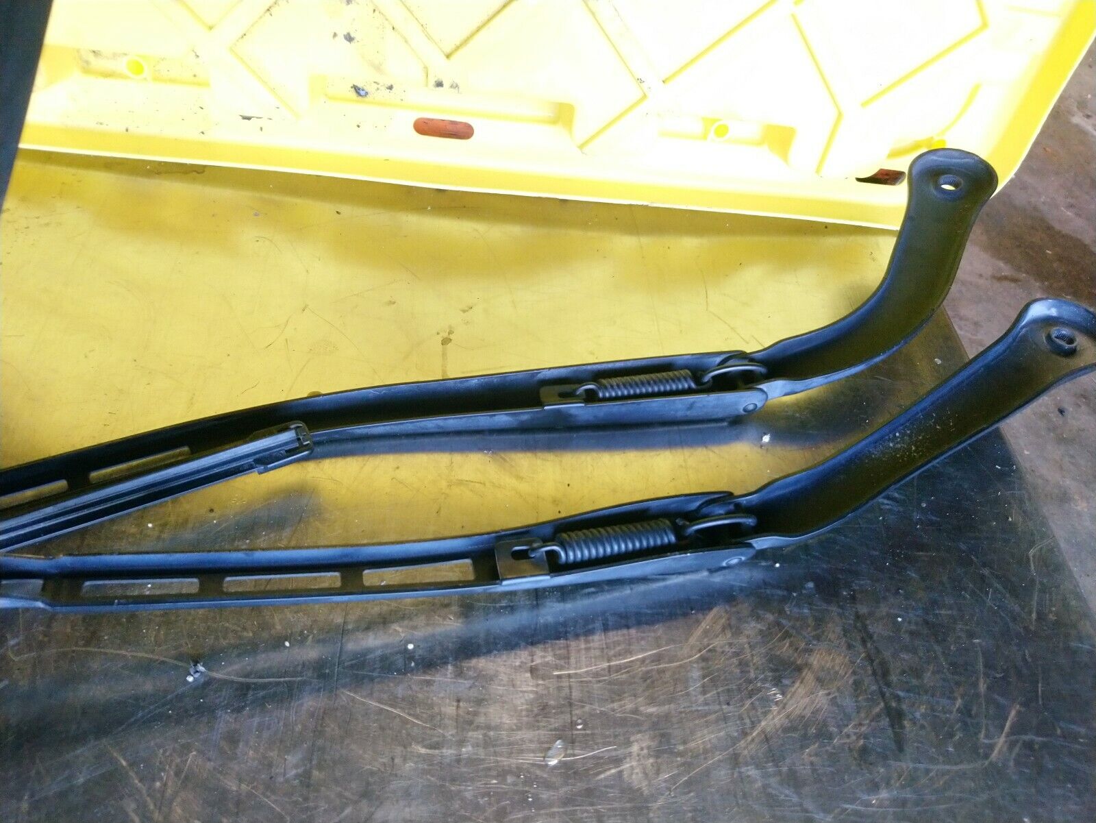 2006-2008 BMW 328I 335I Windshield Wiper Arms Oem E90