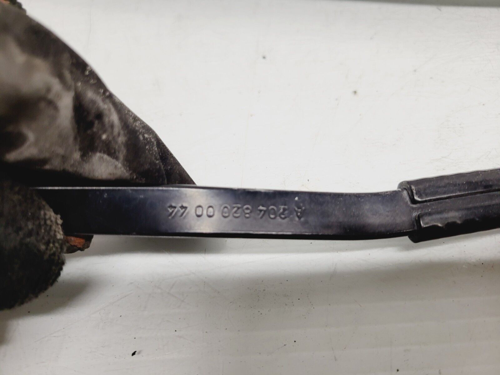 2012-2014 Mercedes C250 C350 Driver Windshield Wiper Arm OEM A2048200044