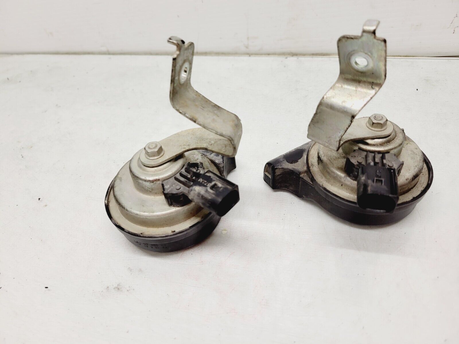 2012-2014 Mercedes C250 C350 High & Low Tone Pitch Horn Set OEM 0065428020