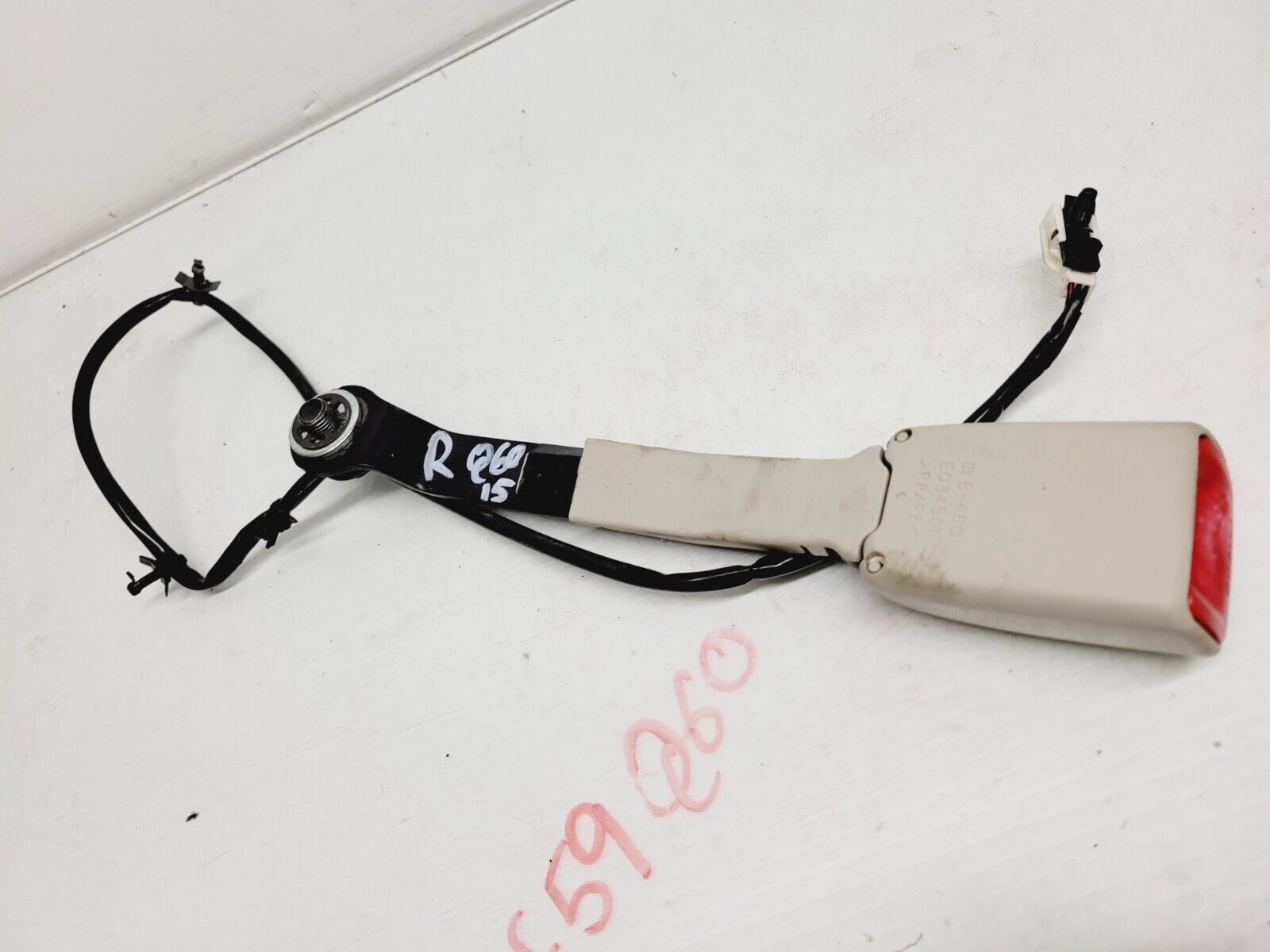 2014-2015 Infiniti Q60 Right Passenger Seatbelt Buckle Oem