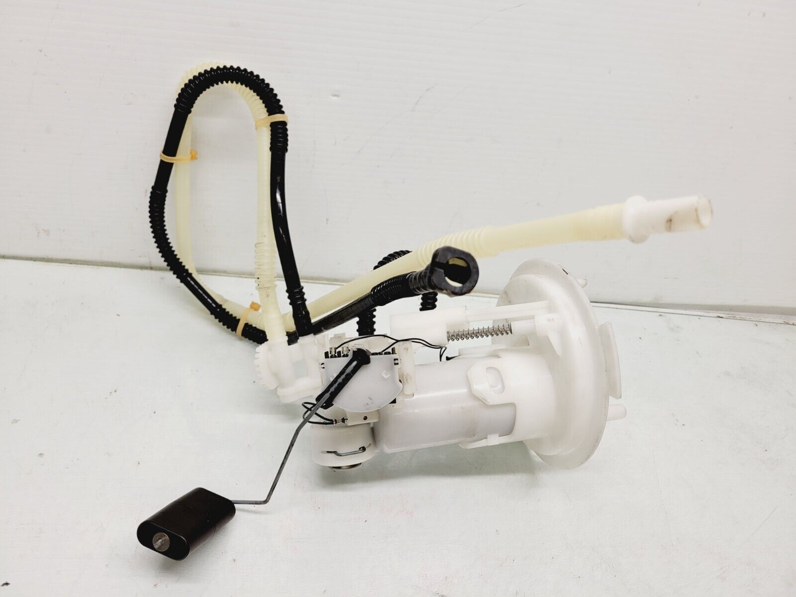 2012-2014 Mercedes C250 Fuel Sending Unit w Pressure Sensor