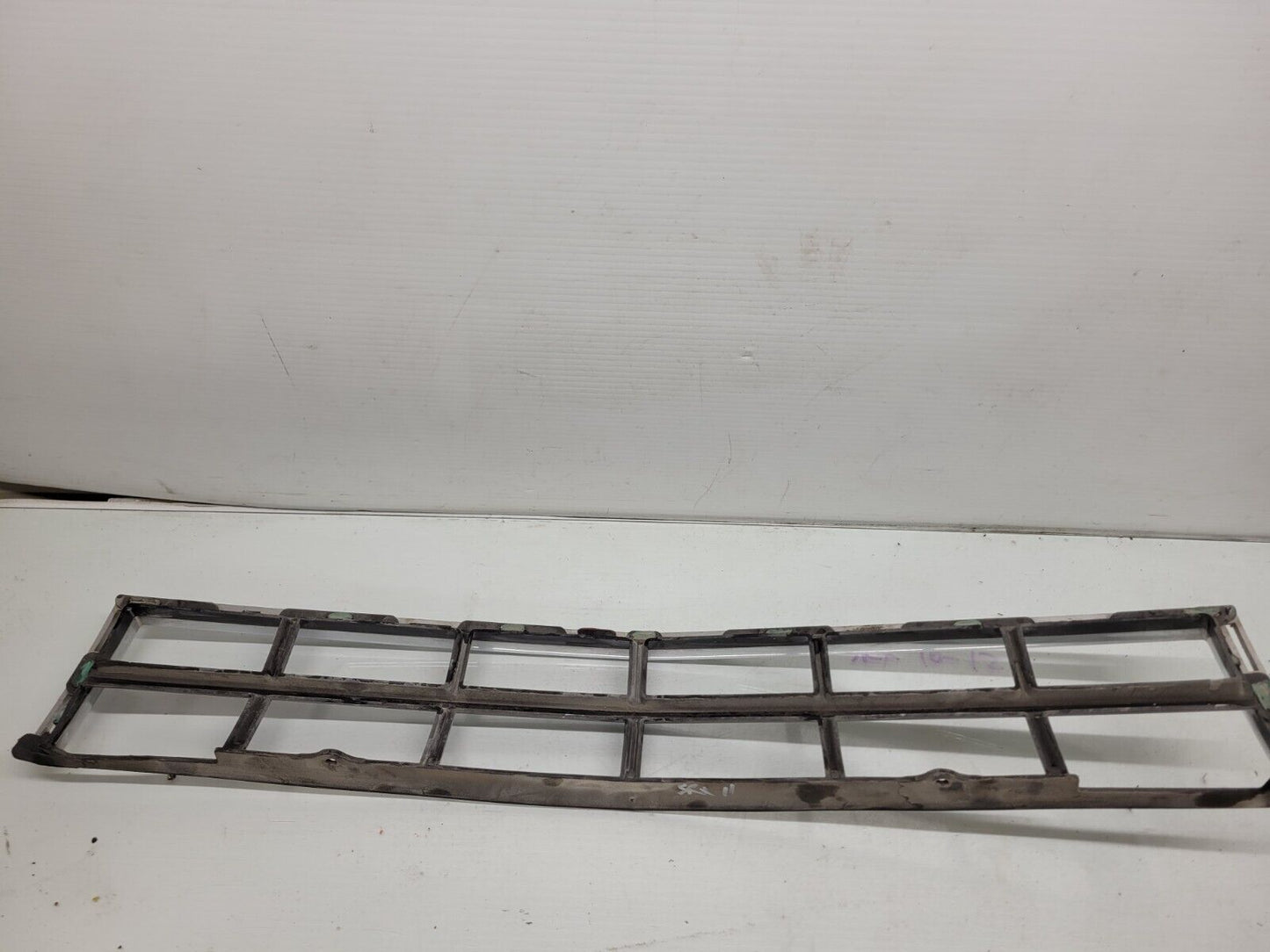 2010-2012 Cadillac Srx Front Center Lower Grille Oem