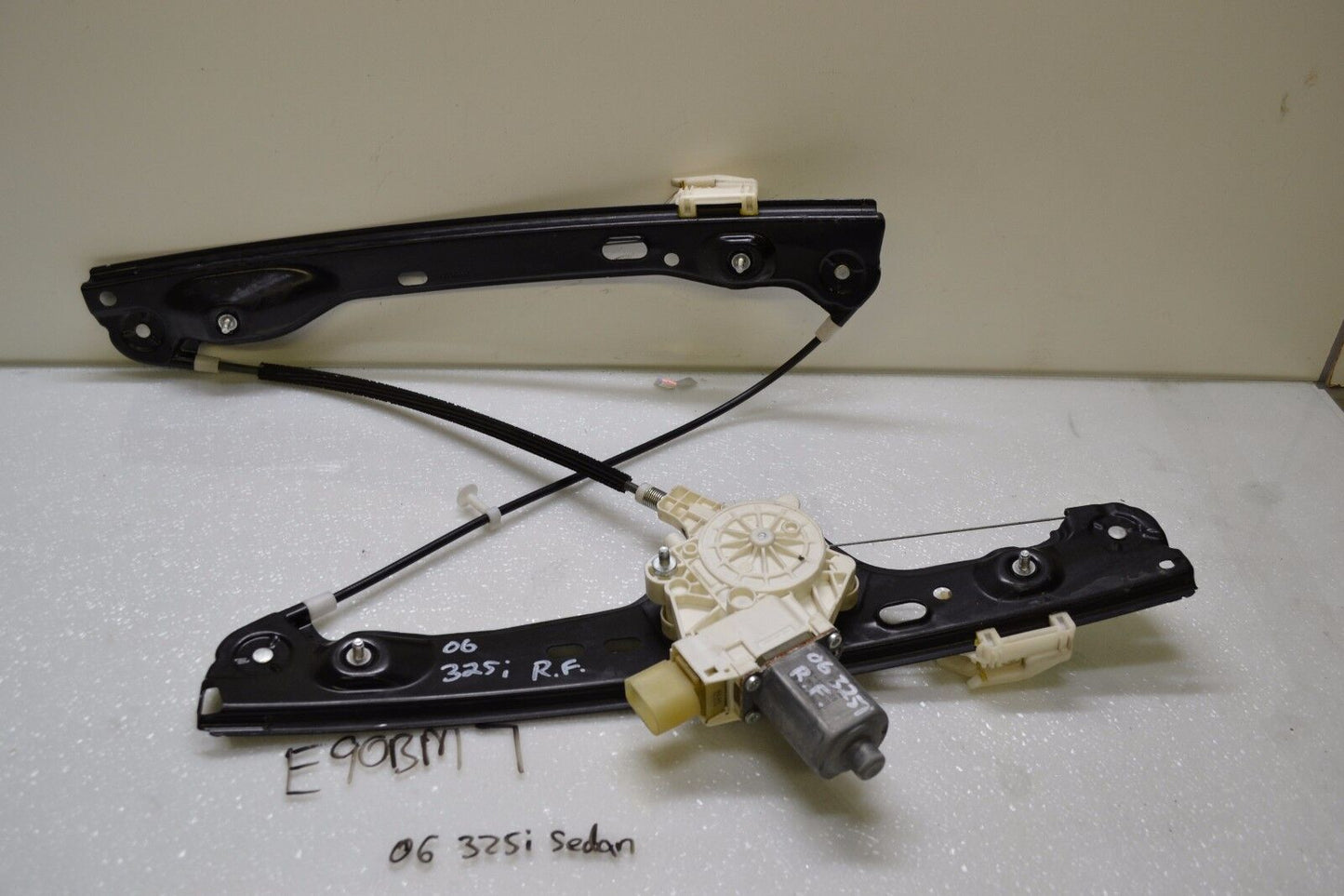 2006-2011 BMW E90 325I 328I 330I 335I Front Right Window Regulator W/ Motor