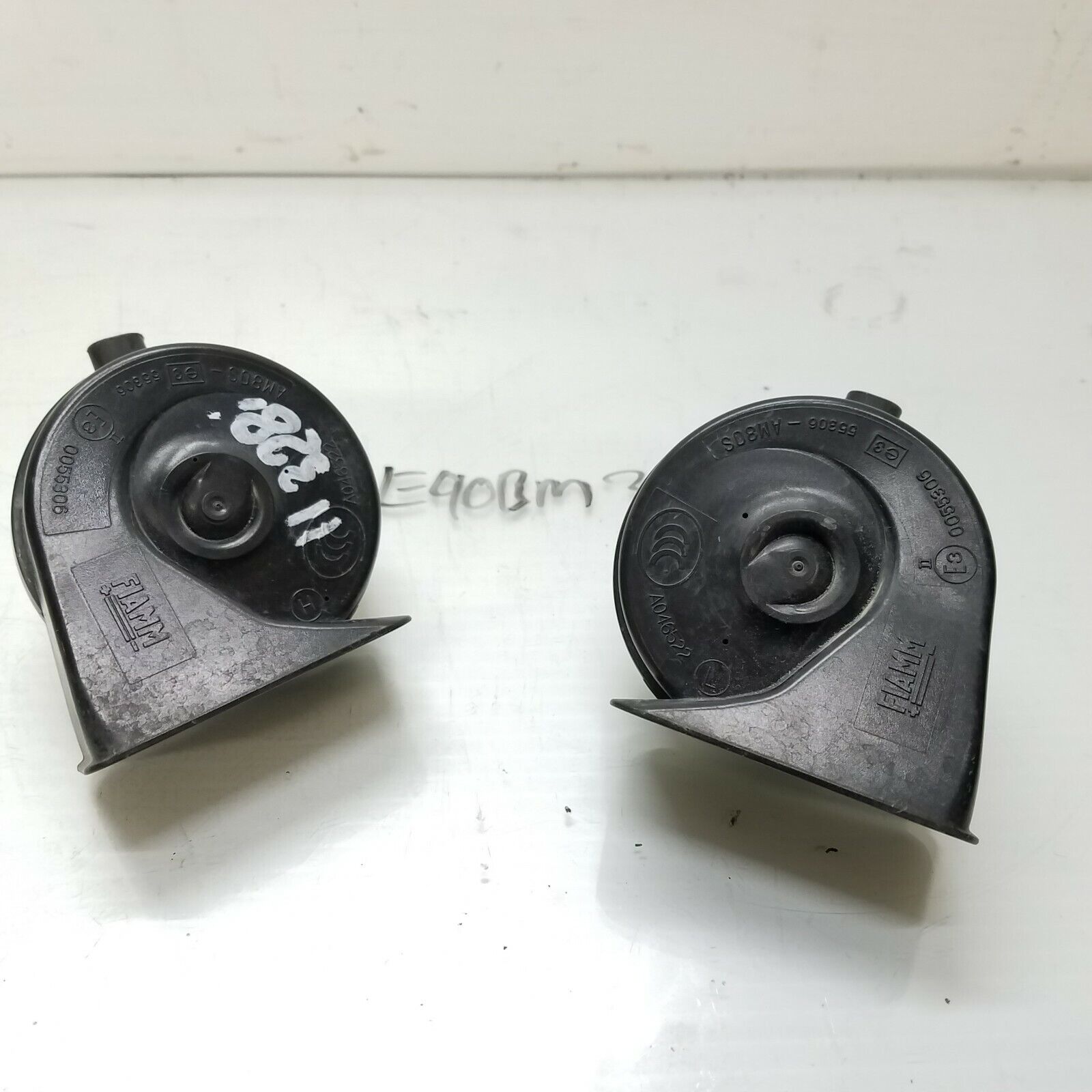 2009-2011 BMW 328I 335I High Low Tone Pitch Horn Pair Oem