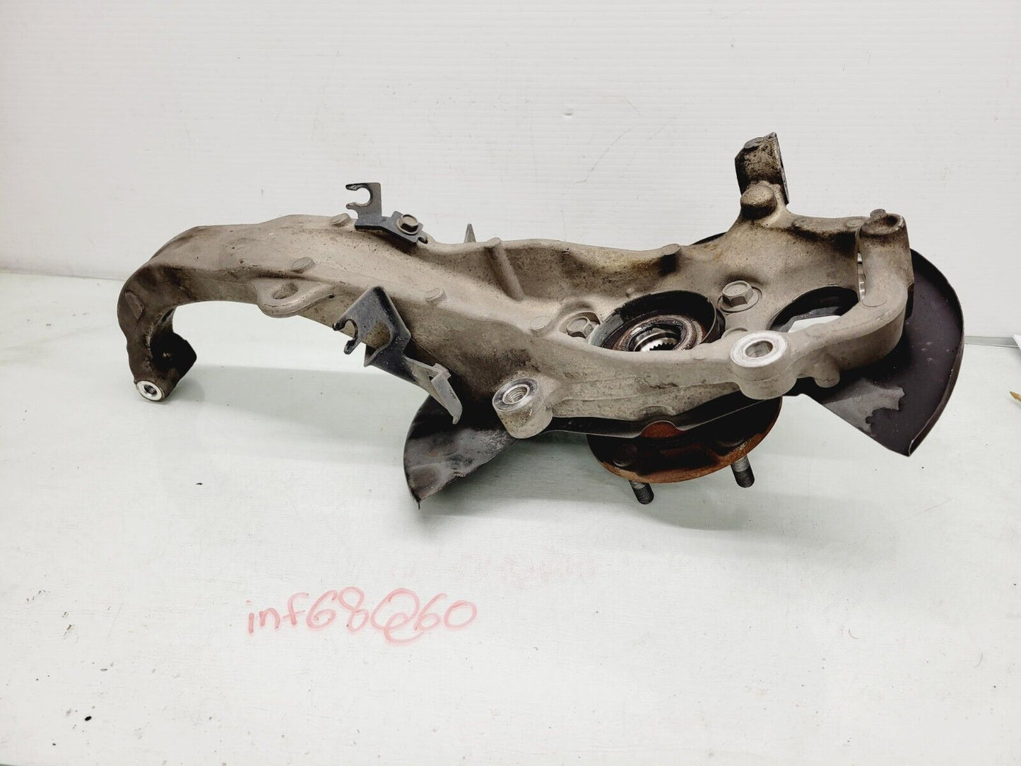 2014-2015 Infiniti Q60 Awd Right Front Spindle Knuckle Hub Oem