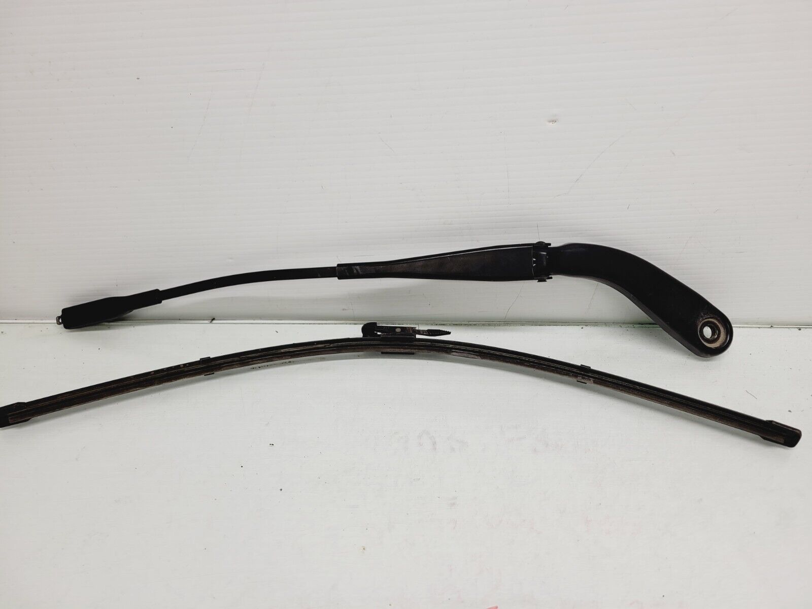 2016-2018 BMW 320I 330I 340I Left Windshield Wiper Arm Oem