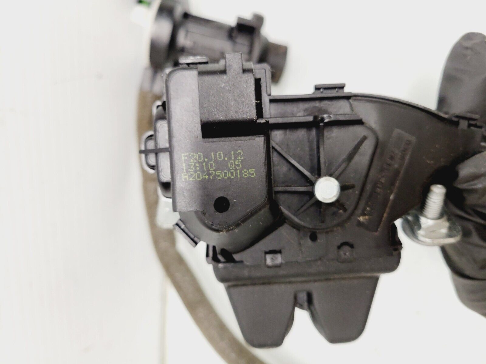 2012-2014 Mercedes C250 C300 C350 Trunk Lid Latch Lock Actuator OEM 2047500185