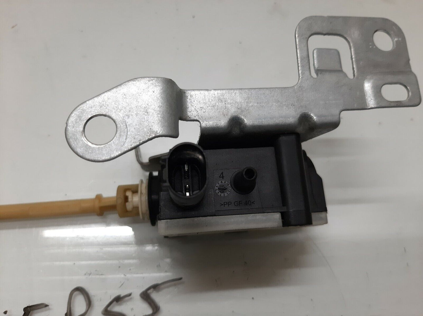 2007-2012 Mini Cooper Fuel Flap Door Release Locking Actuator Oem 2757022